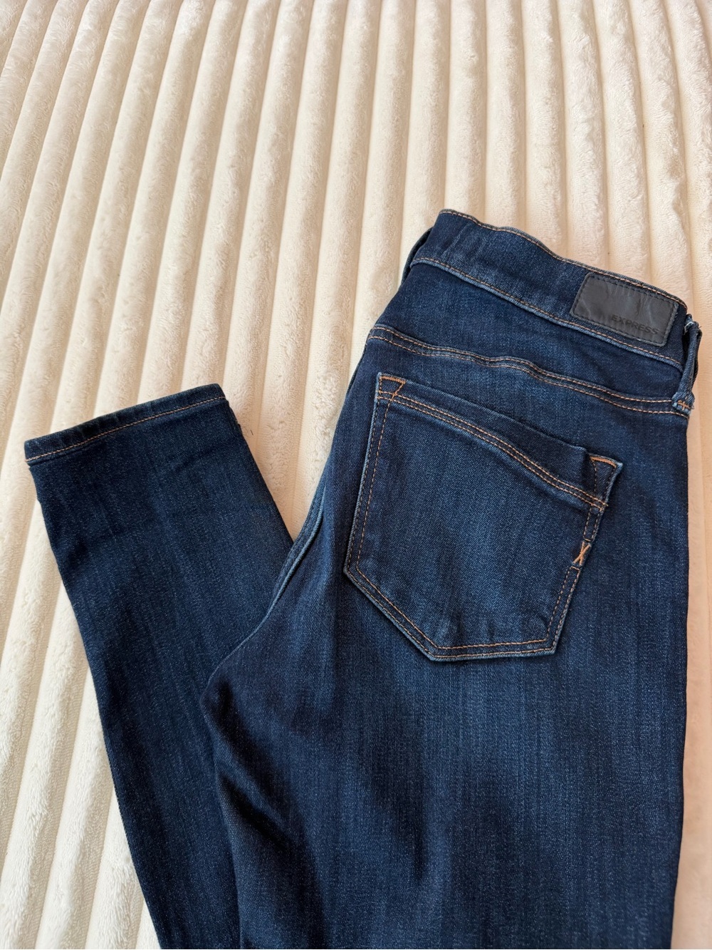 Women’s Express Dark Wash Classic Jeans. Size 2R